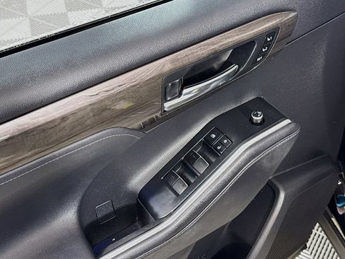 Used 2020 Toyota Highlander Limited FWD image 18