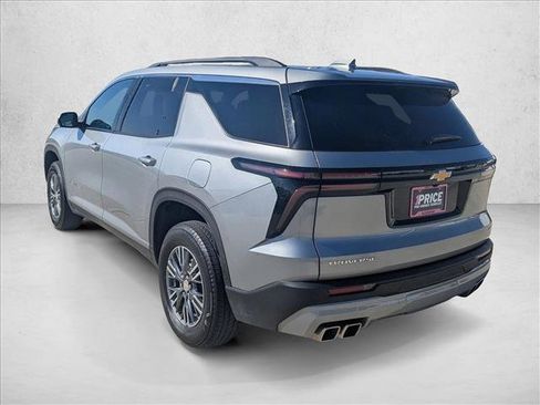 Used 2024 Chevrolet Traverse LT image 8