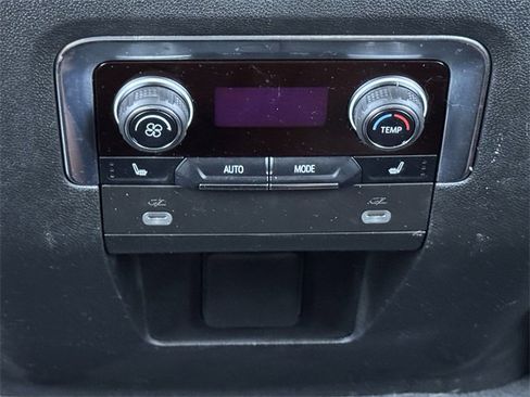 Used 2023 Chevrolet Tahoe Z71 w/ Luxury Package image 29