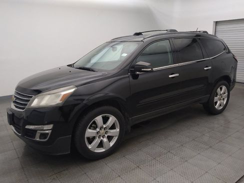 Used 2017 Chevrolet Traverse LT w/ Style and Technology Package FWD image 2