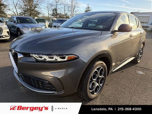 Used 2024 Alfa Romeo Tonale Ti w/ Premium Interior Package image 1