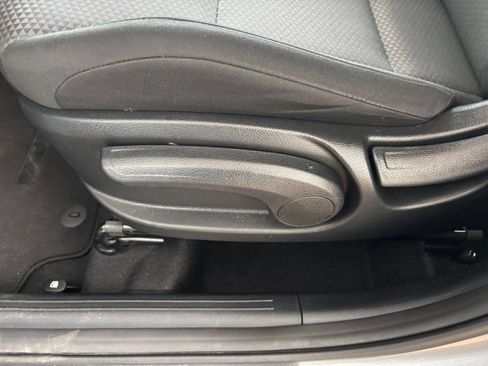 Used 2025 Kia Soul LX w/ LX Technology Package FWD image 22