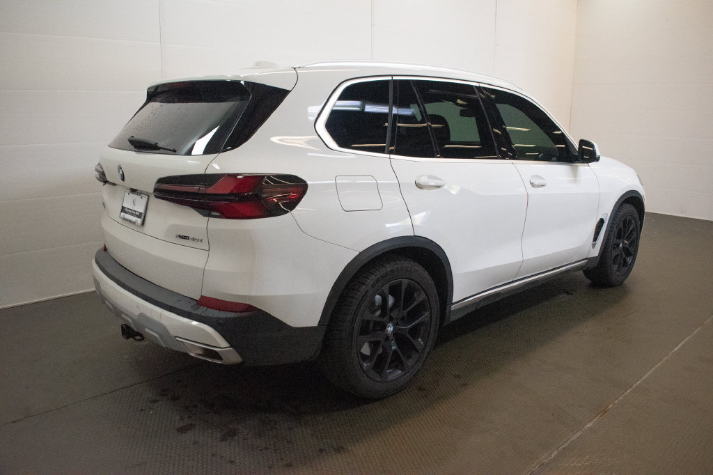 Used 2024 BMW X5 xDrive40i w/ Parking Assistance Package AWD/4WD image 4