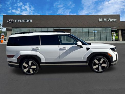 Used 2024 Hyundai Santa Fe Limited image 4