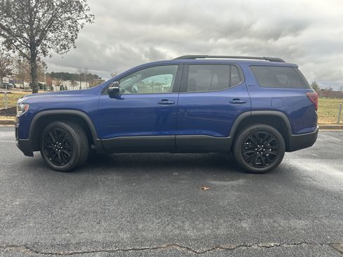 Used 2023 GMC Acadia SLT w/ Elevation Edition image 6