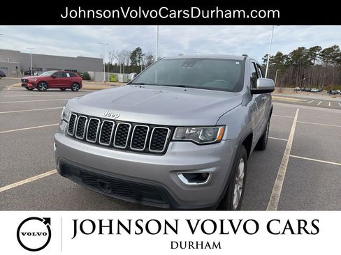 Used 2021 Jeep Grand Cherokee Laredo image 3