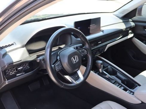 Used 2025 Honda Accord Touring image 16