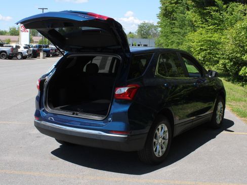 Used 2021 Chevrolet Equinox LT w/ LPO, Cargo Package AWD/4WD image 7