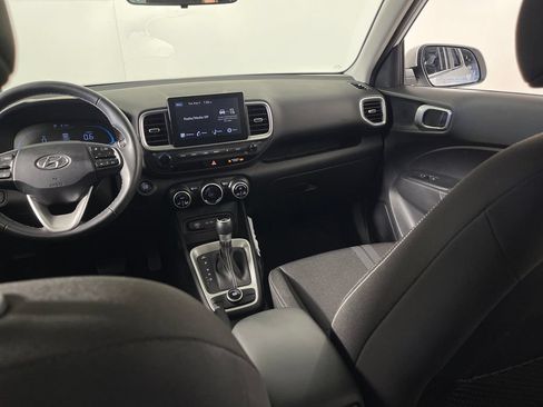 Certified 2025 Hyundai Venue SEL FWD image 17