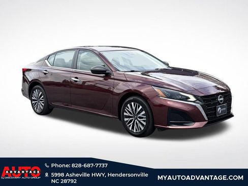 Used 2025 Nissan Altima 2.5 SV AWD/4WD image 1