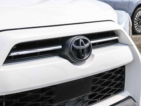 Used 2020 Toyota 4Runner Venture w/ Moonroof Package AWD/4WD image 6