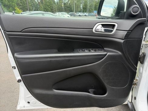 Used 2021 Jeep Grand Cherokee Laredo RWD image 20