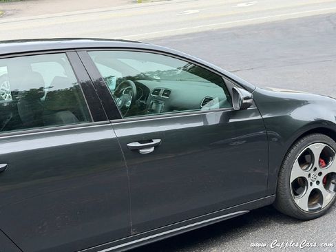 Used 2011 Volkswagen Golf 4-Door FWD image 39