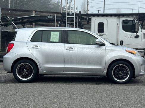 Used 2013 Scion xD image 3