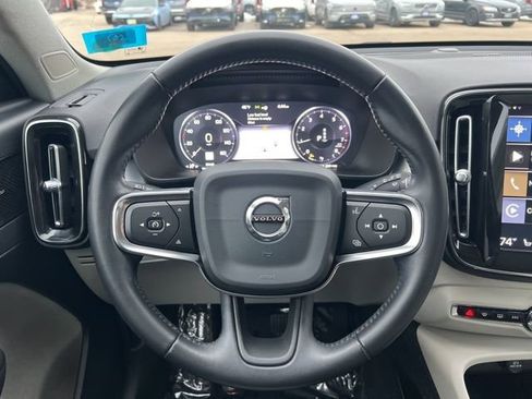 Used 2019 Volvo XC40 T5 Momentum image 28