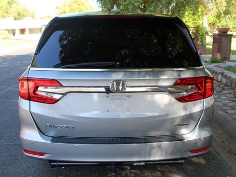 Used 2018 Honda Odyssey Touring image 5
