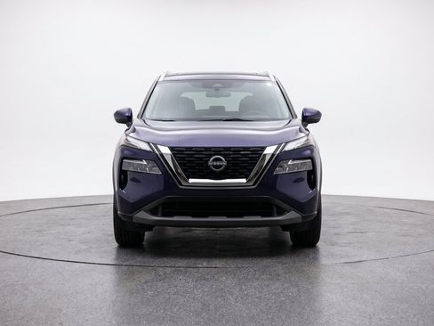 Used 2025 Nissan Rogue SV AWD/4WD image 2
