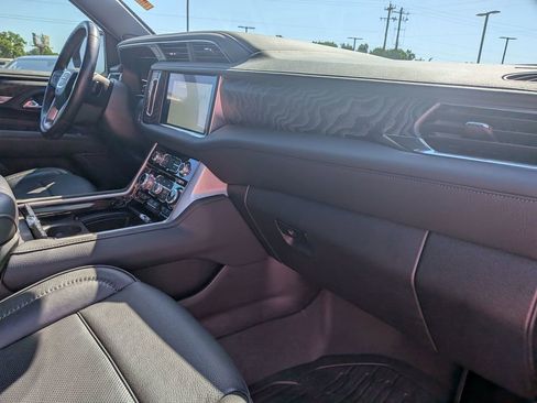 Used 2024 GMC Yukon XL Denali w/ Advanced Technology Package AWD/4WD image 28