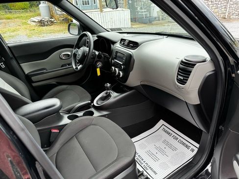 Used 2017 Kia Soul Base w/ Convenience Package image 20