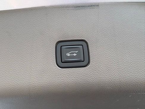 Used 2020 Chevrolet Traverse LT AWD/4WD image 36