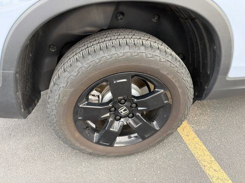 Used 2025 Honda Ridgeline Black Edition image 9