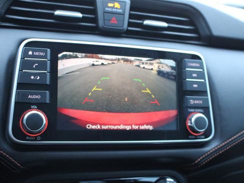 Used 2022 Nissan Versa SR image 17