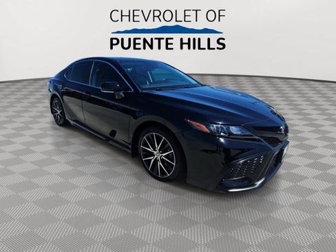 Used 2022 Toyota Camry SE w/ Convenience Package FWD image 2
