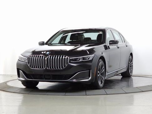 Used 2020 BMW 750i xDrive image 4