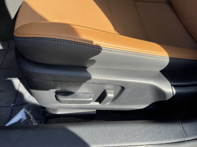 Used 2025 Lexus IS 350 F Sport w/ Navigation Package AWD/4WD image 10