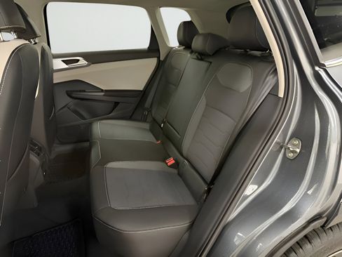 New 2025 Volkswagen Taos SE image 17