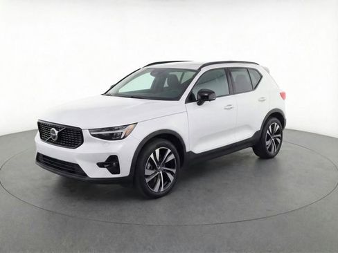 Certified 2024 Volvo XC40 B5 Plus w/ Protection Package Premier image 31
