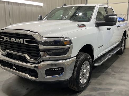 Used 2026 RAM 2500 Big Horn AWD/4WD image 3