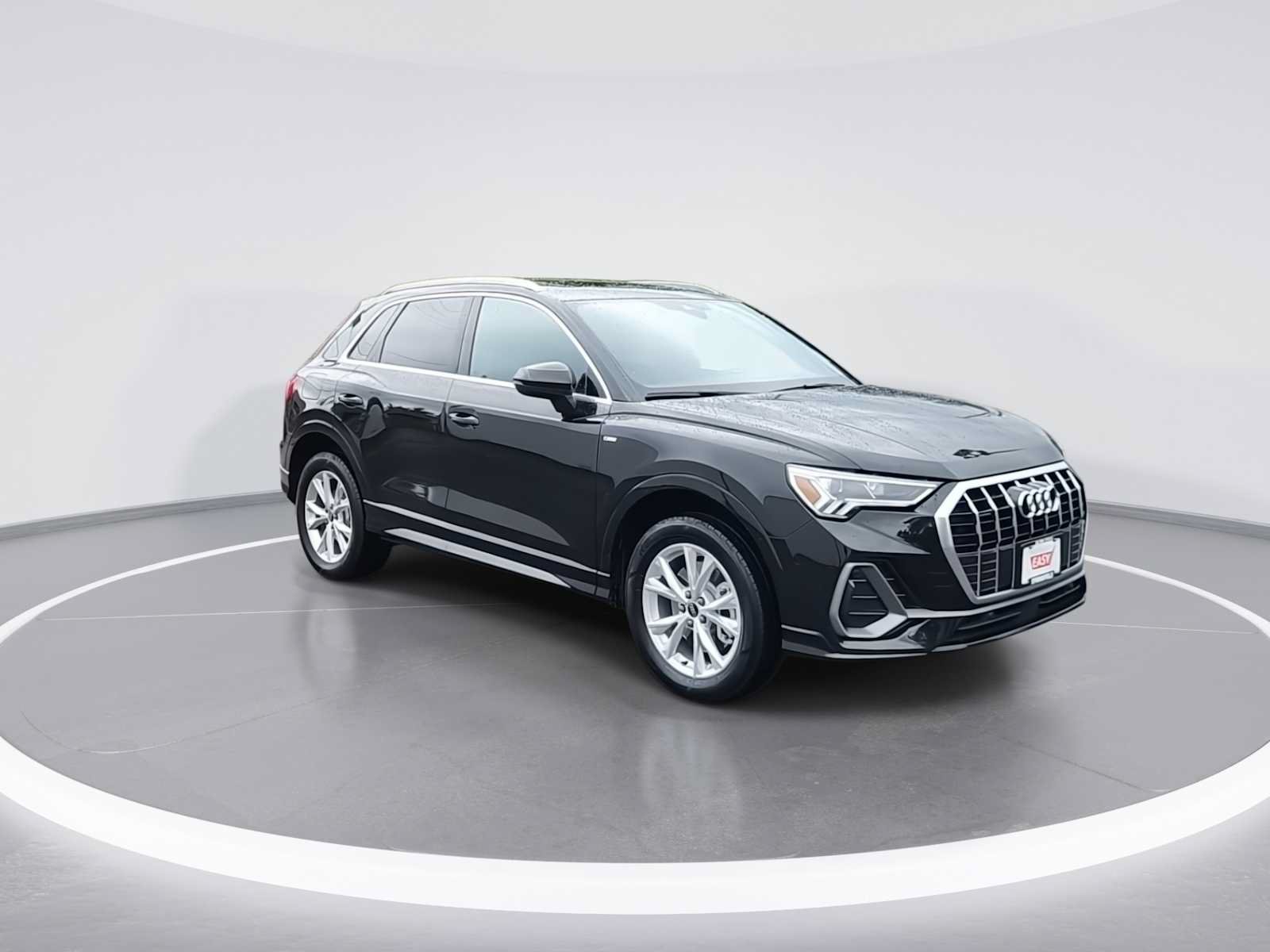 Used 2023 Audi Q3 2.0T Premium AWD/4WD image 2