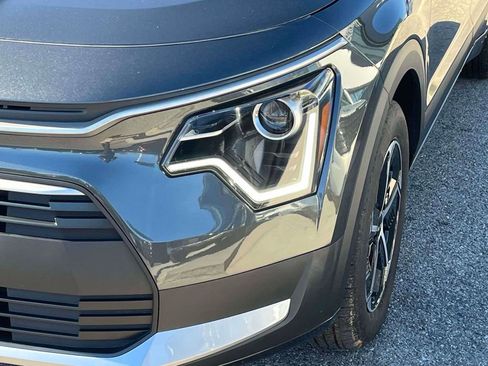 Certified 2025 Kia Niro EX image 35