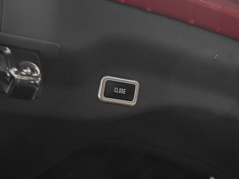 Used 2018 Ferrari GTC4Lusso image 8