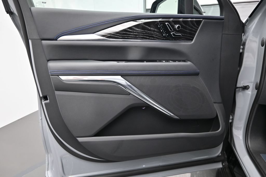 New 2026 Cadillac Escalade IQ Sport 1 w/ LPO, ONYX Package AWD/4WD image 9