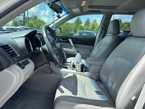 Used 2013 Toyota Highlander SE FWD image 11