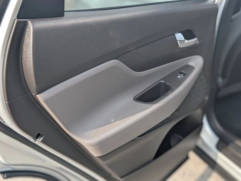 Used 2019 Hyundai Santa Fe SEL FWD image 17