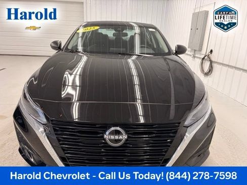 Used 2025 Nissan Altima 2.5 SV FWD image 2