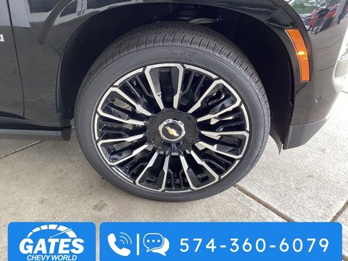 New 2025 Chevrolet Suburban High Country image 19