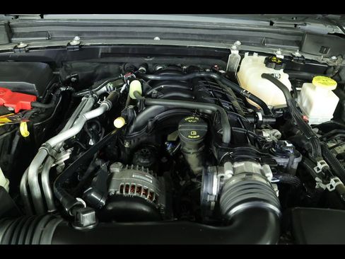 Used 2022 Jeep Gladiator Sport AWD/4WD image 19
