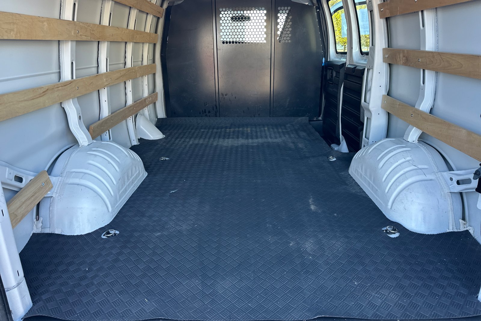 Used 2025 Chevrolet Express 2500 w/ Driver Convenience Package RWD image 15