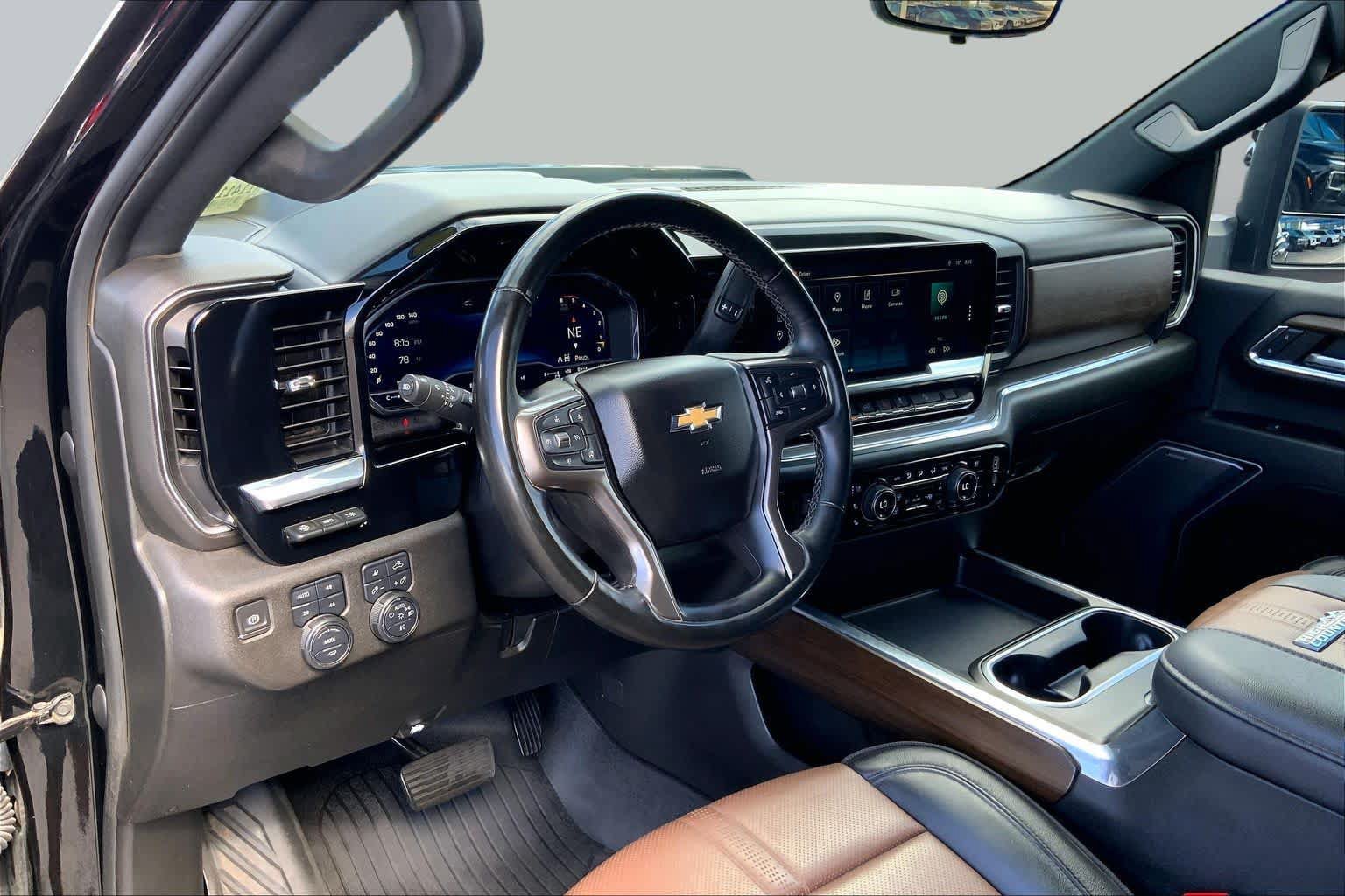 Used 2024 Chevrolet Silverado 2500 High Country w/ Technology Package AWD/4WD image 18