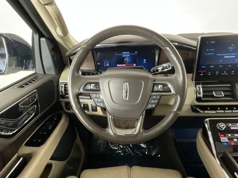 Used 2022 Lincoln Navigator Reserve RWD image 11