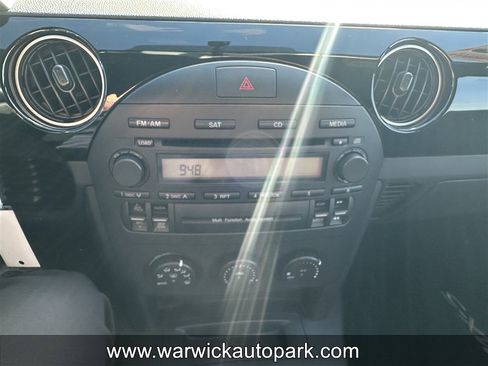 Used 2006 MAZDA MX-5 Miata Sport image 7