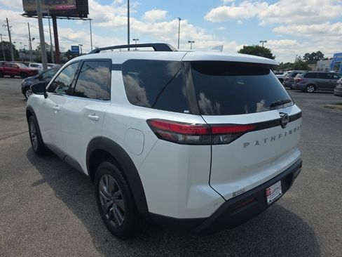 Used 2025 Nissan Pathfinder SV AWD/4WD image 6