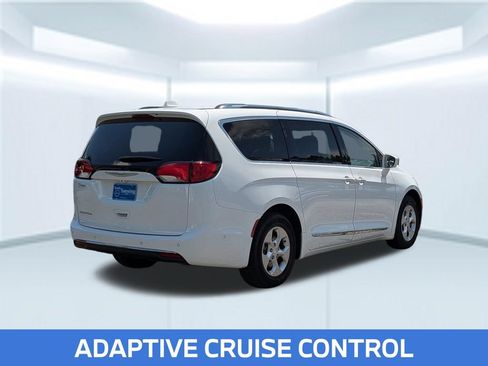 Used 2017 Chrysler Pacifica Touring-L Plus w/ Advanced Safetytec Group FWD image 6