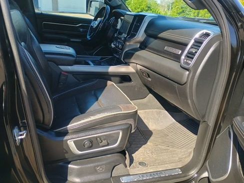 Used 2022 RAM 1500 Laramie AWD/4WD image 15