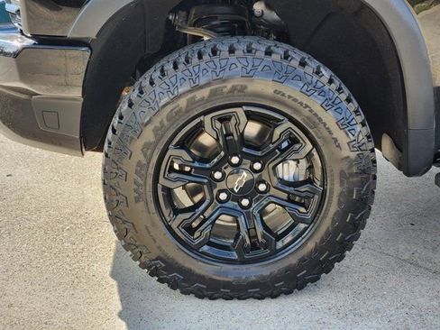 Used 2022 Chevrolet Silverado 1500 ZR2 w/ Technology Package image 17