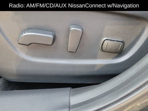 Used 2017 Nissan Rogue SV w/ SV Premium Package image 16